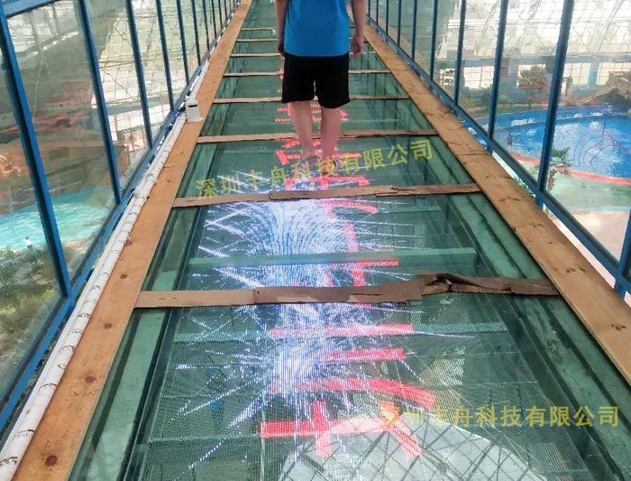 玻璃棧道碎裂特效LED屏項目案例-山東濱州景區
